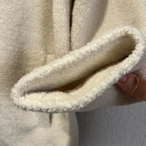 Abercrombie Kids Cream Teddy button up jacket size 11/12 - Picture 5 of 9